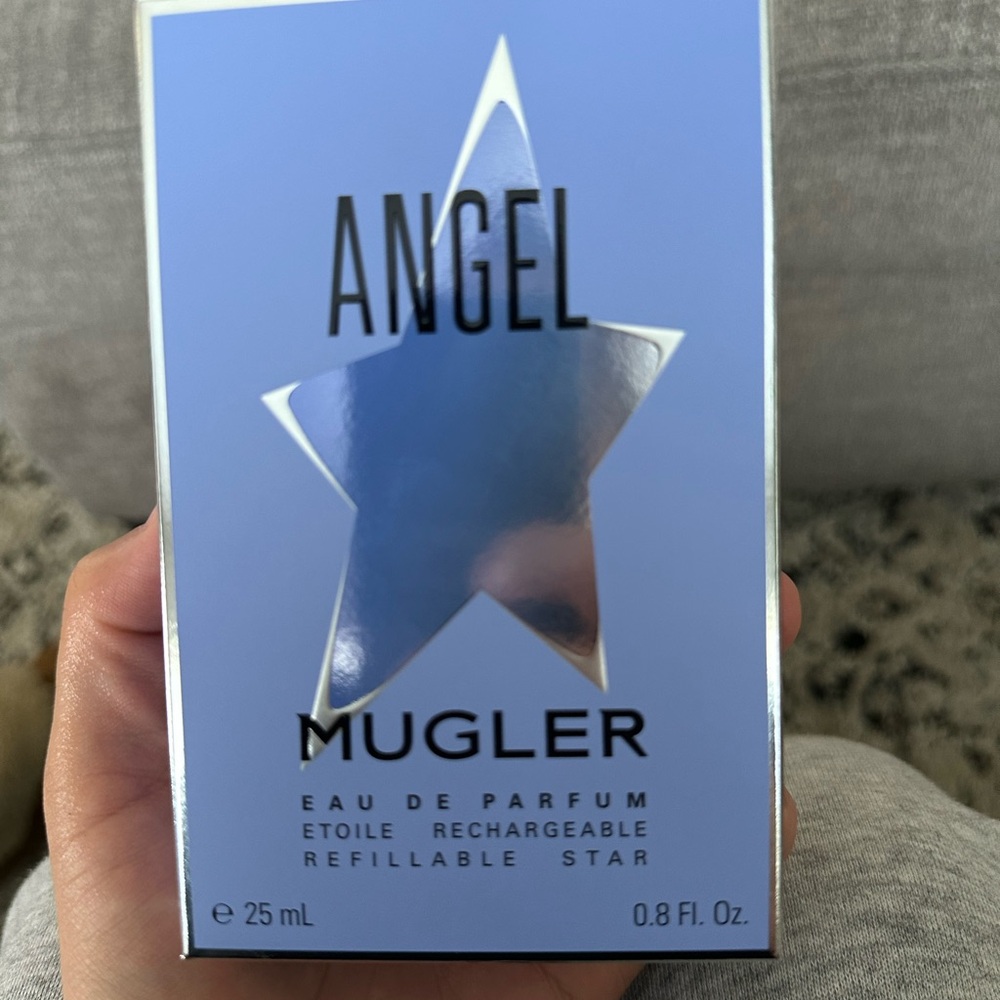 Mugler Angel Fragrance Notes Graphic — White, Pink, Green